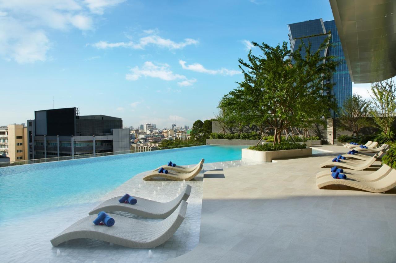 Somerset Rama 9 Banguecoque Exterior foto The pool at the 1018
