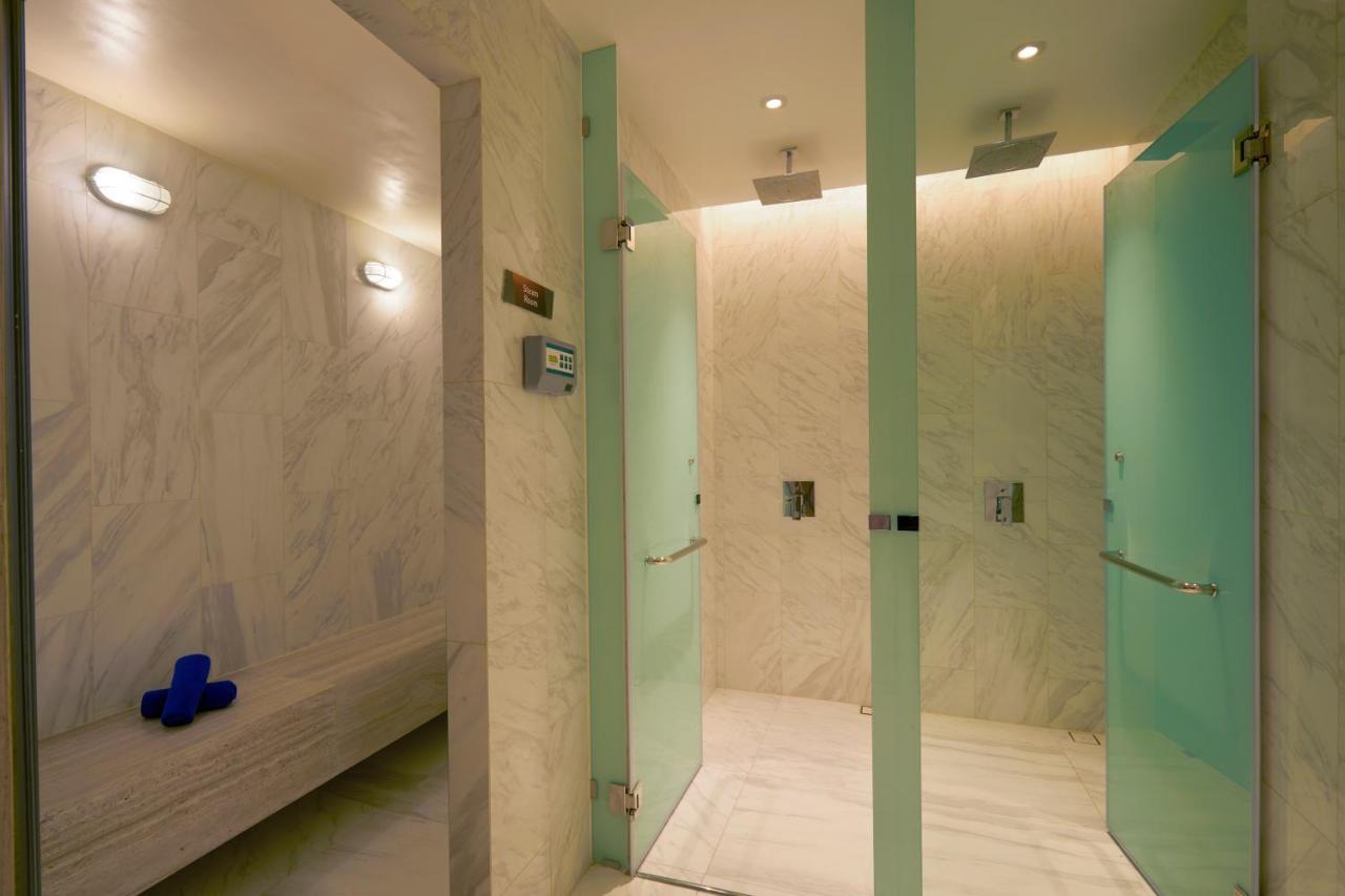 Somerset Rama 9 Banguecoque Exterior foto Shower room